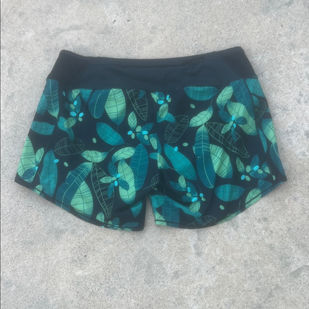 Oiselle Women's Black with Green Leaf Design Roga Running Shorts Size 12 - Picture 3 of 6